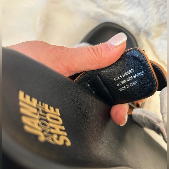 Jane and the Shoe Audrey Stylish Black and Tan Sandals NWT Sz-6.5. O - Picture 8 of 8